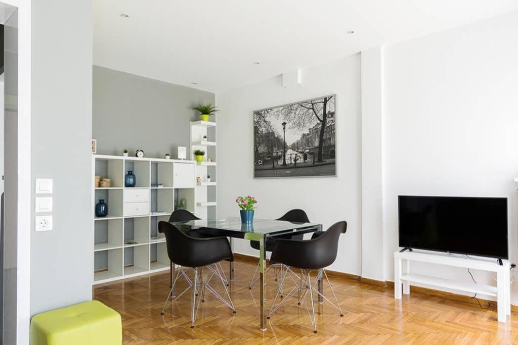 Apartamento Sunlit 2Br Oasis In Metaxourghio 3Min From Metro Atenas Exterior foto