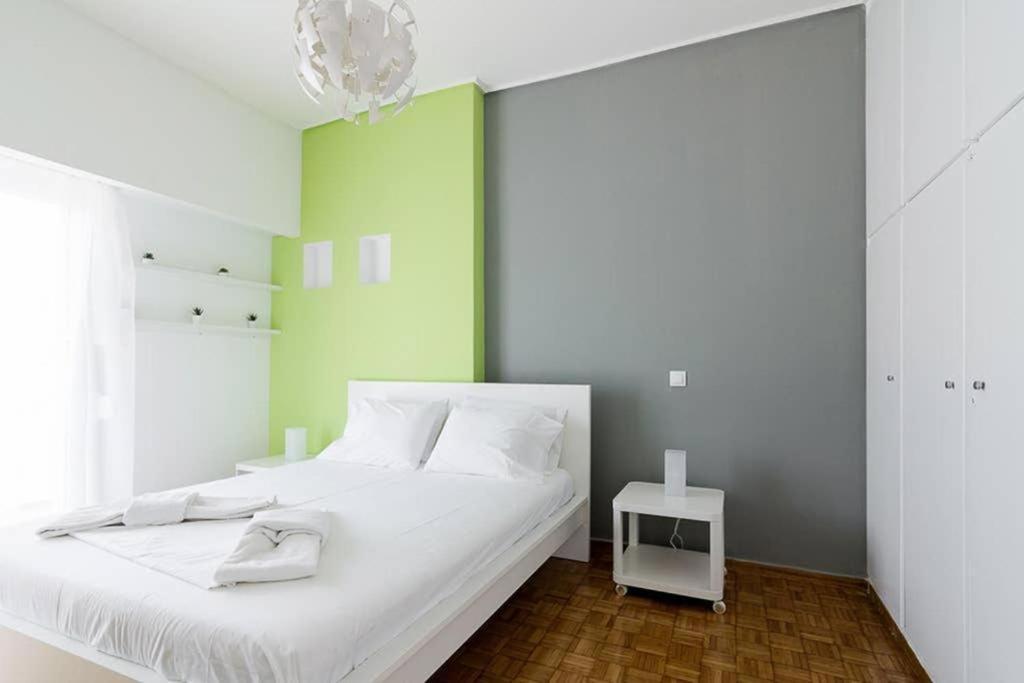 Apartamento Sunlit 2Br Oasis In Metaxourghio 3Min From Metro Atenas Exterior foto