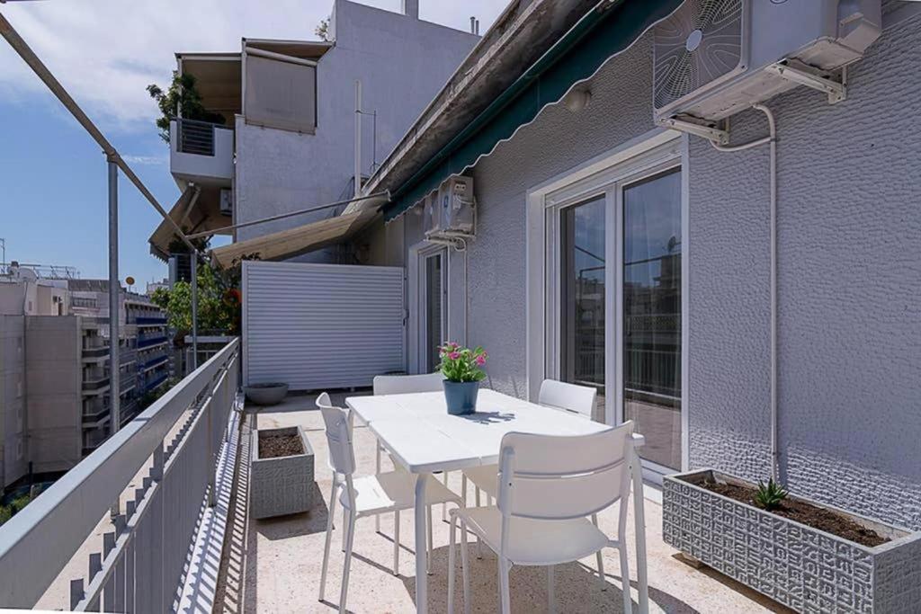 Apartamento Sunlit 2Br Oasis In Metaxourghio 3Min From Metro Atenas Exterior foto