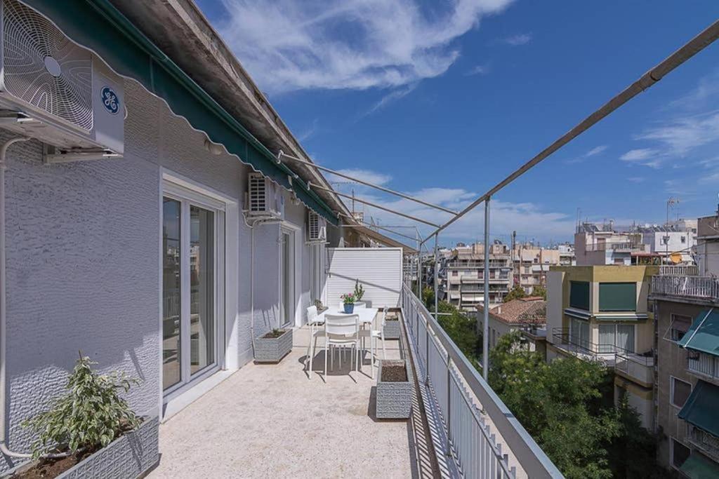 Apartamento Sunlit 2Br Oasis In Metaxourghio 3Min From Metro Atenas Exterior foto