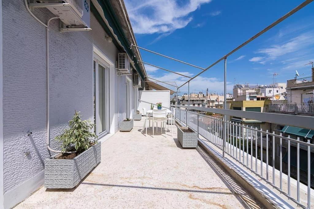 Apartamento Sunlit 2Br Oasis In Metaxourghio 3Min From Metro Atenas Exterior foto