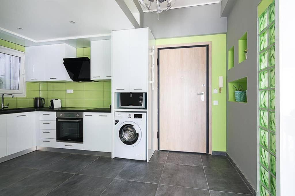 Apartamento Sunlit 2Br Oasis In Metaxourghio 3Min From Metro Atenas Exterior foto