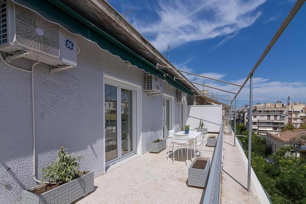 Apartamento Sunlit 2Br Oasis In Metaxourghio 3Min From Metro Atenas Exterior foto