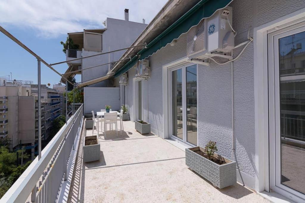 Apartamento Sunlit 2Br Oasis In Metaxourghio 3Min From Metro Atenas Exterior foto