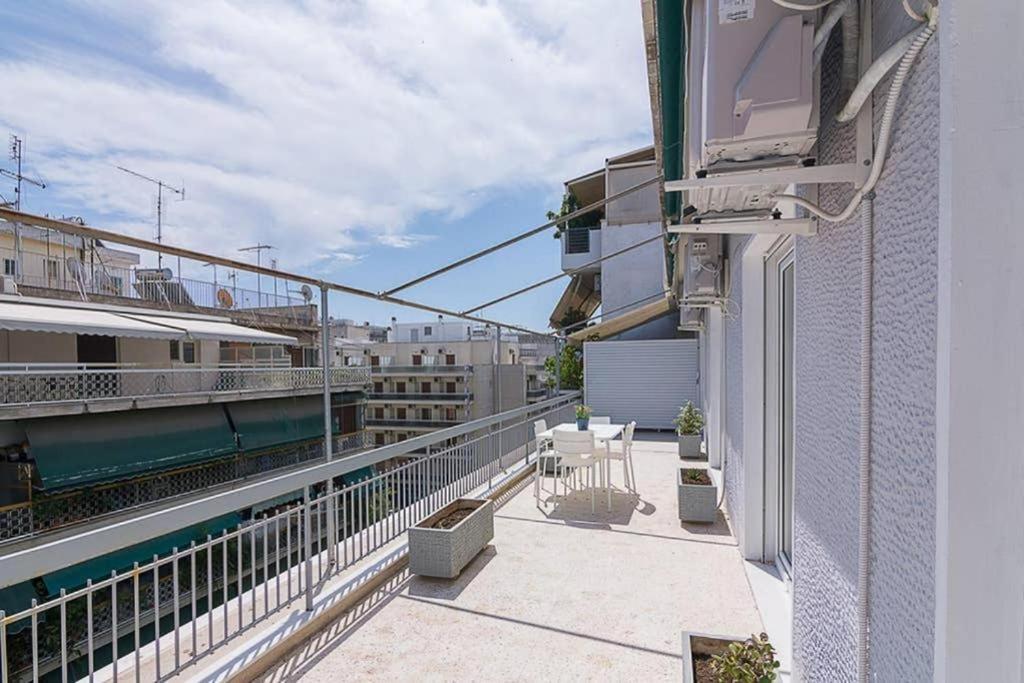Apartamento Sunlit 2Br Oasis In Metaxourghio 3Min From Metro Atenas Exterior foto