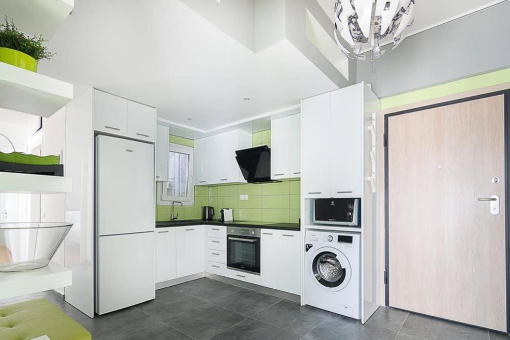 Apartamento Sunlit 2Br Oasis In Metaxourghio 3Min From Metro Atenas Exterior foto